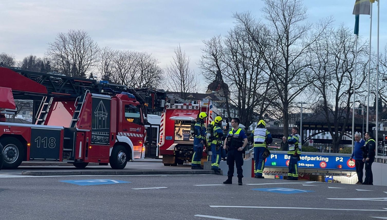 Einsatz der Feuerwehr im Luzerner Bahnhofparking