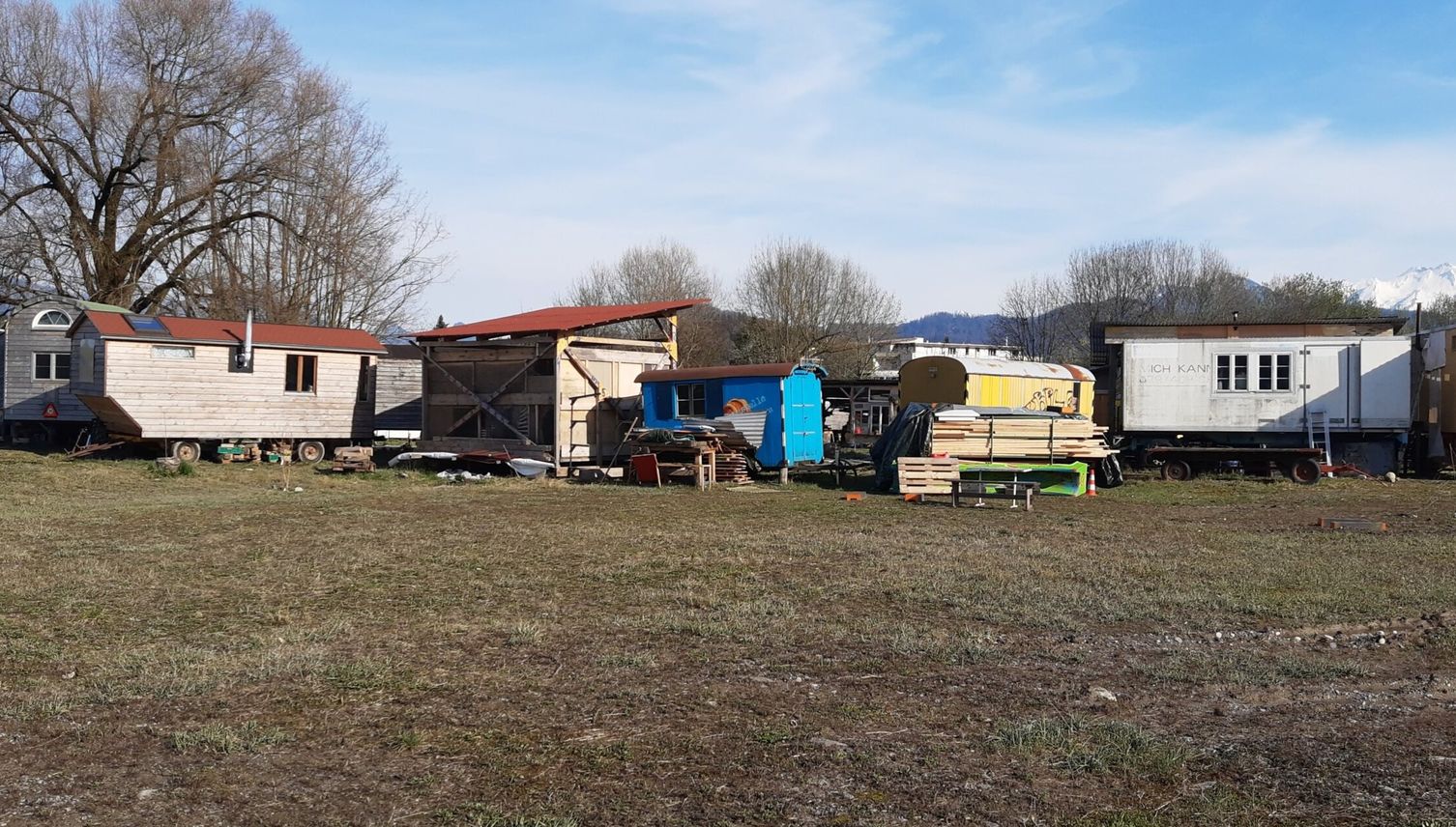 Stadt Kriens bewilligt Wagenburg Hinterschlund