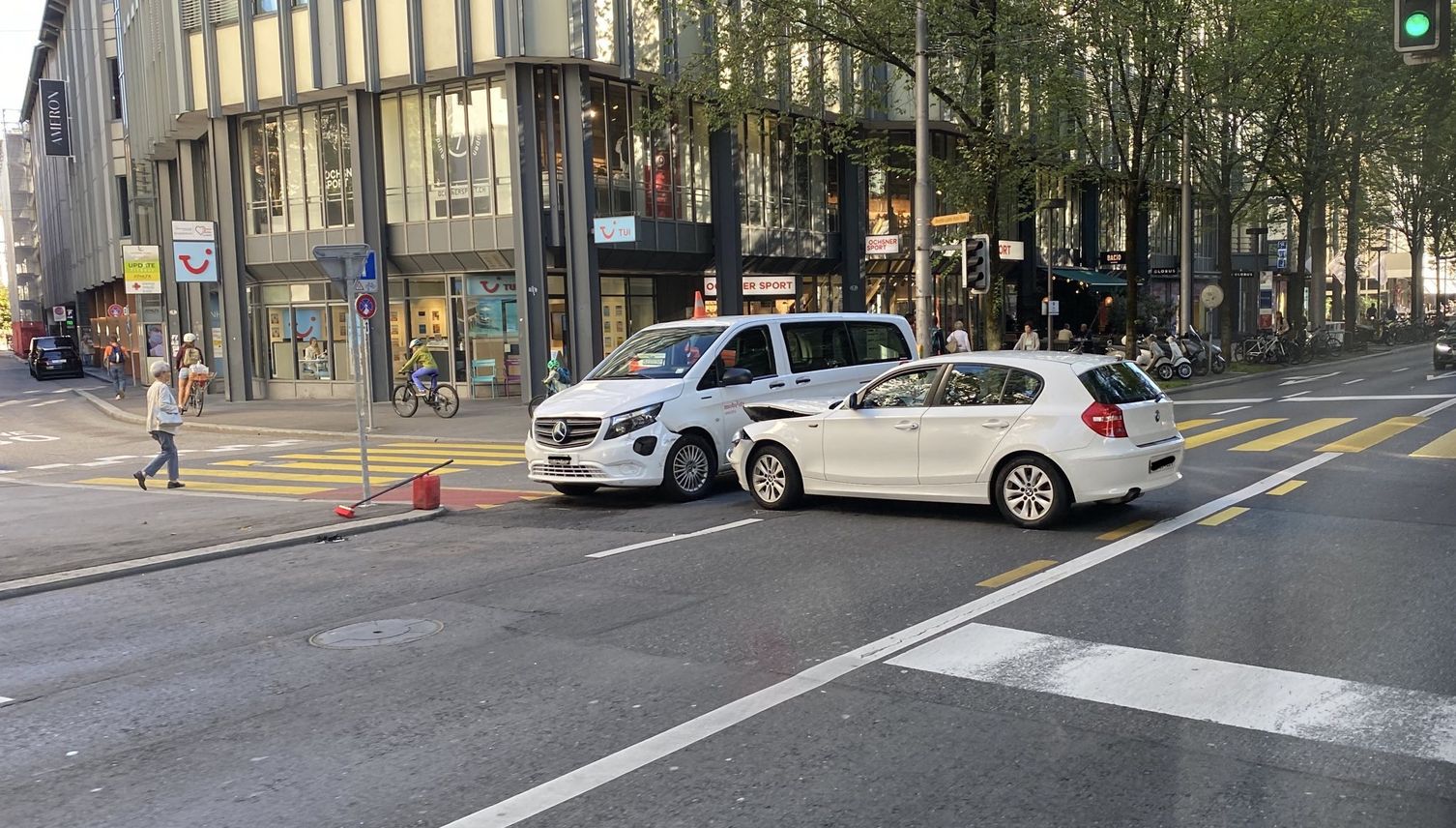 Luzern: Autounfall mitten in der Stadt