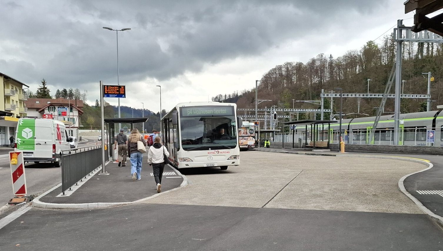 Neuer Bushof am Bahnhof Wolhusen eröffnet