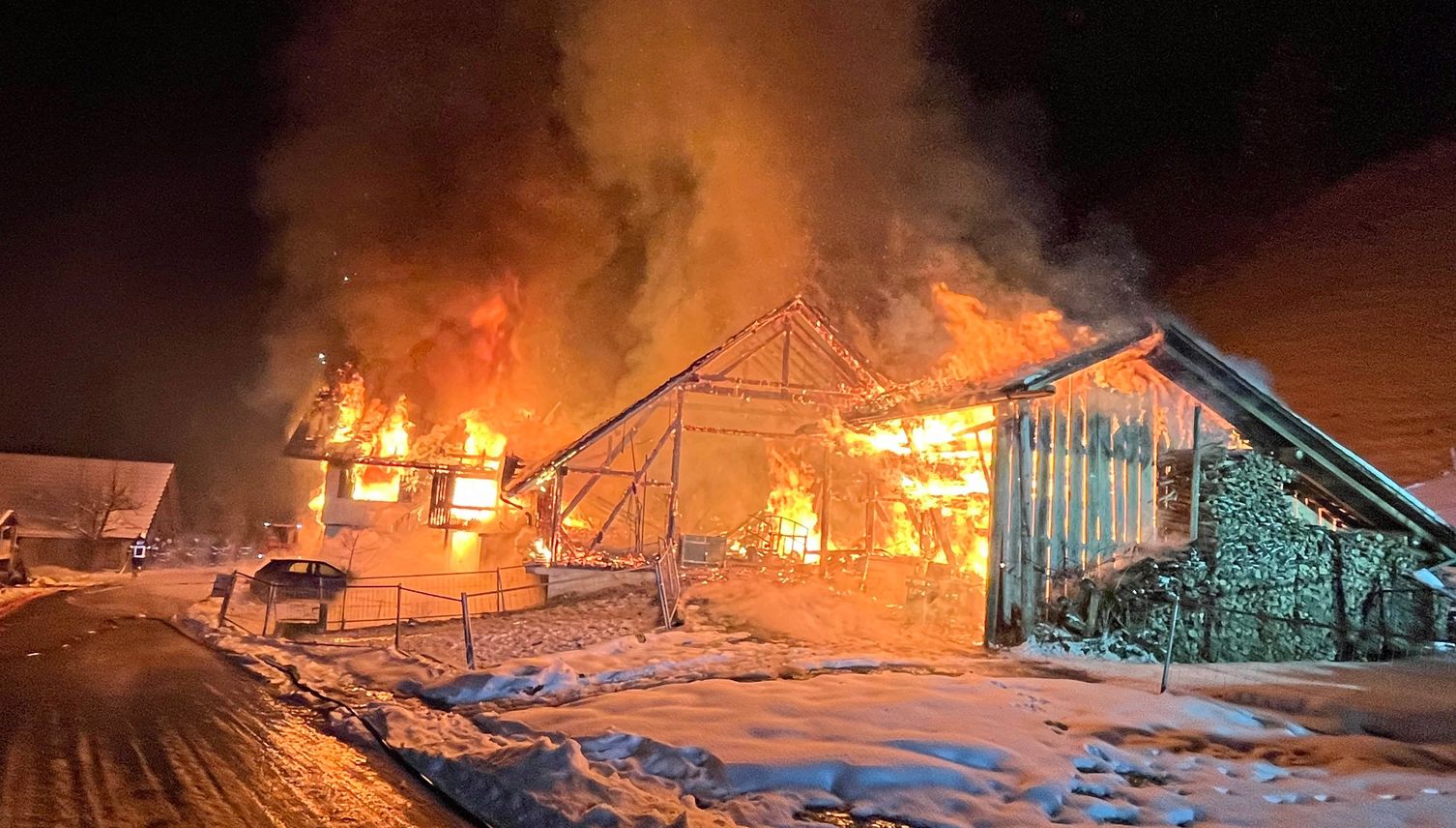 Brand in Wiggen: drei Kinder tot geborgen