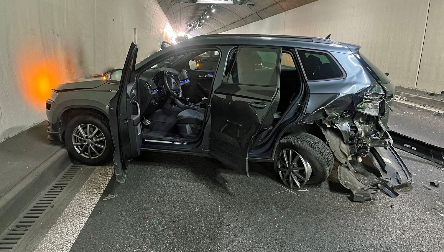 Bremsendes Auto auf A14 zu spät bemerkt: Unfall im Tunnel
