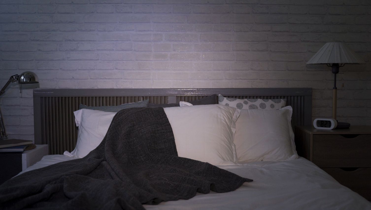 Plötzlich liegt der Stalker in ihrem Bett