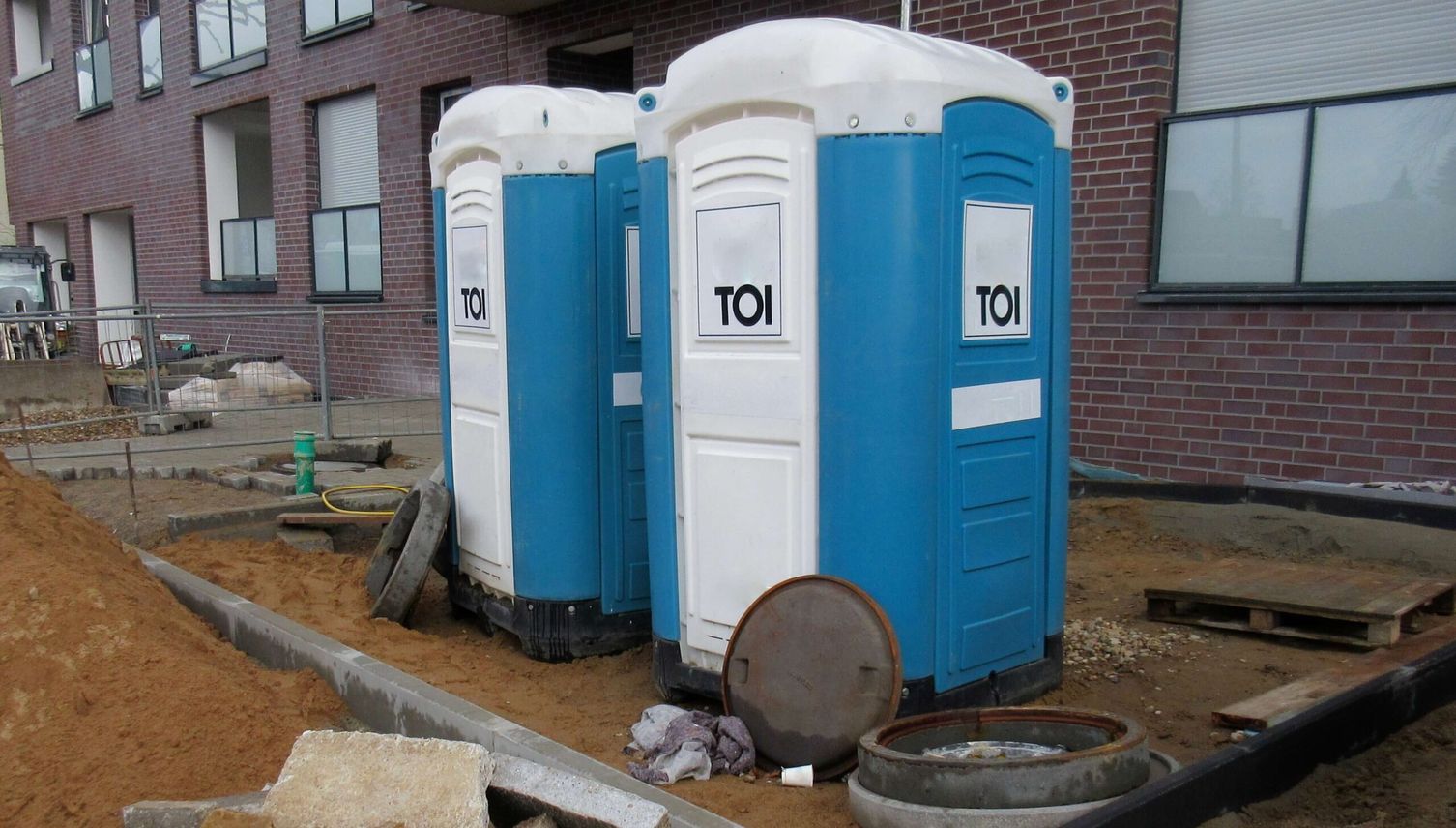 Toiletten auf Chamer Baustelle sind in ekligem Zustand