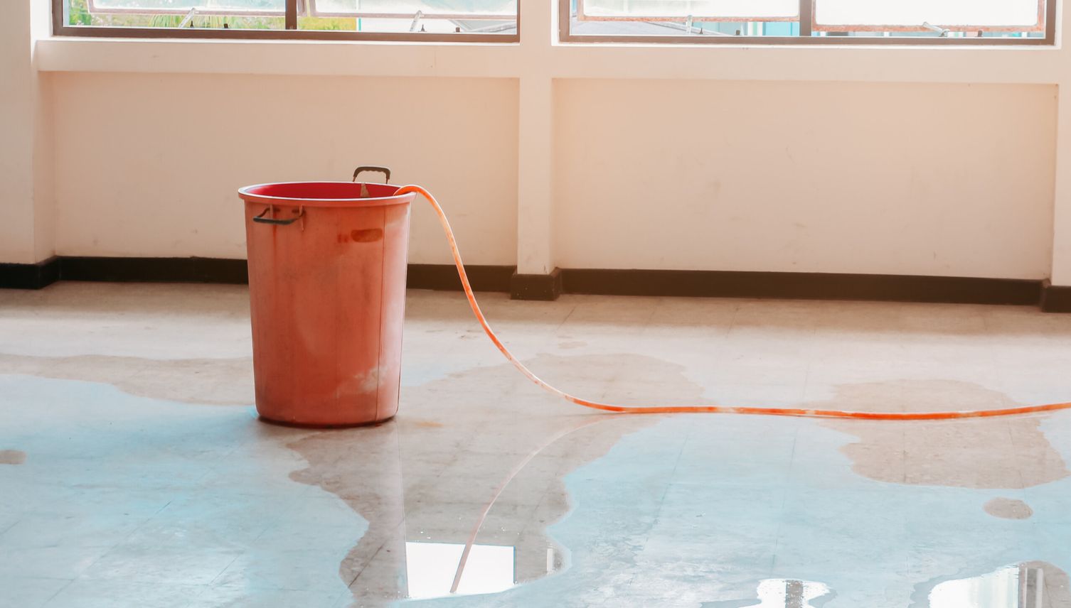 Zuger Versicherung muss doch für Wohnung voll Wasser zahlen
