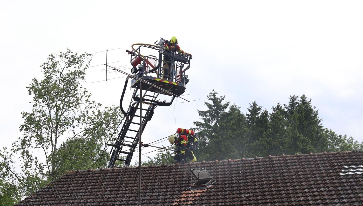 Neuheim: Feuer bricht in Einfamilienhaus aus