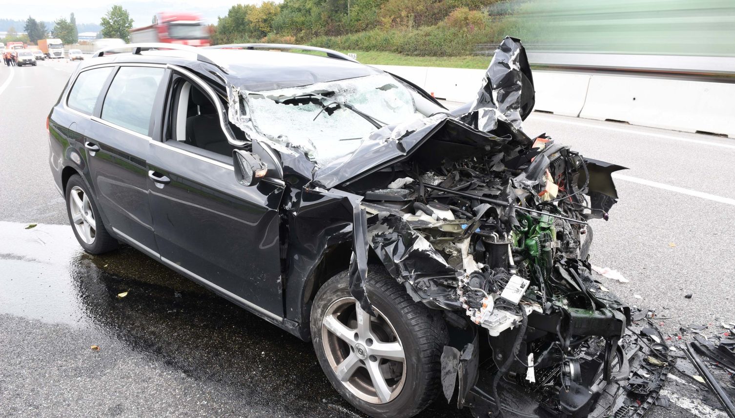 Knutwil: Autofahrer prallt ins Heck eines Lastwagens