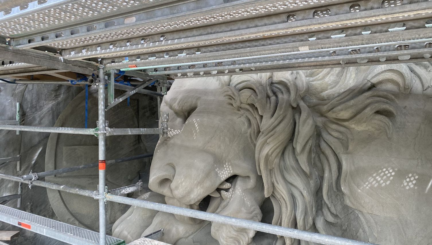 Weg mit dem Käfig: Arbeiten am Löwendenkmal sind fertig