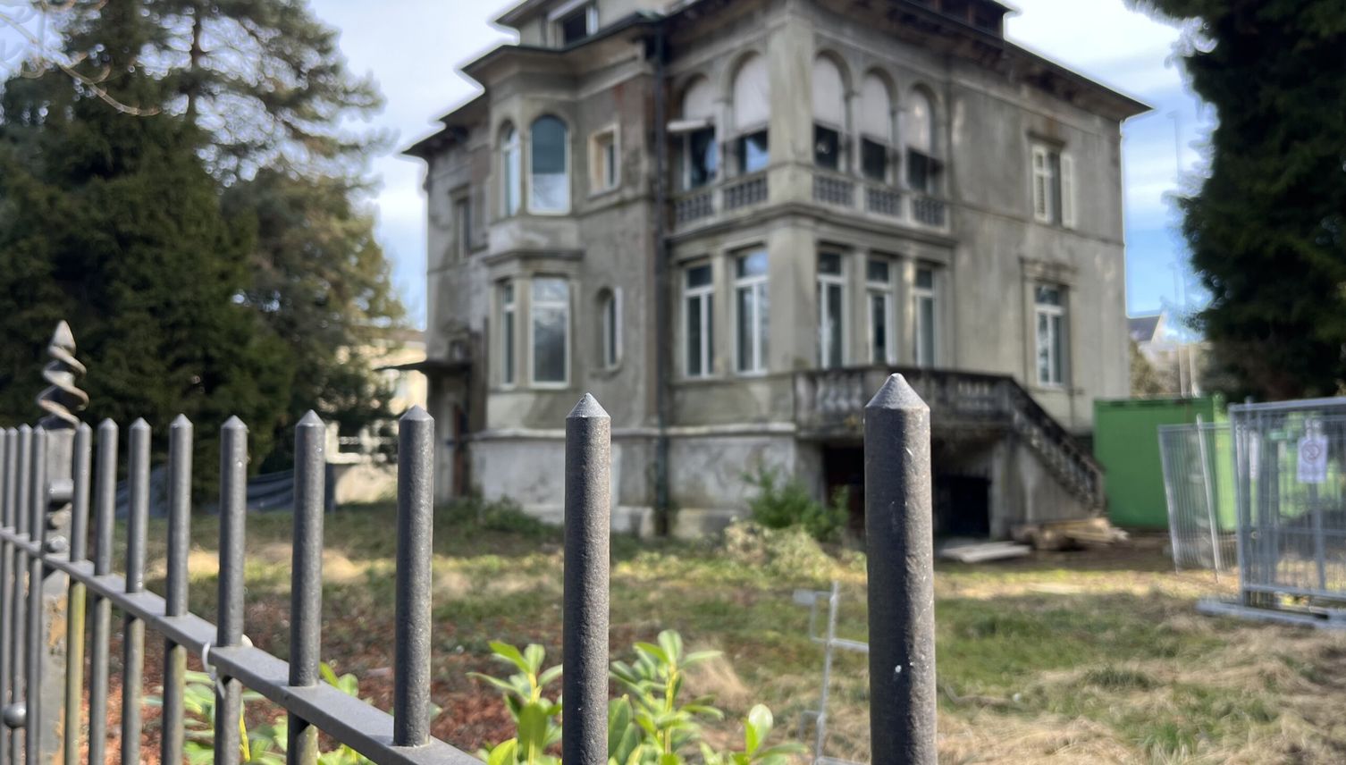 Einst Skandal-Villa – nun bremst ein Riese neue Wohnungen