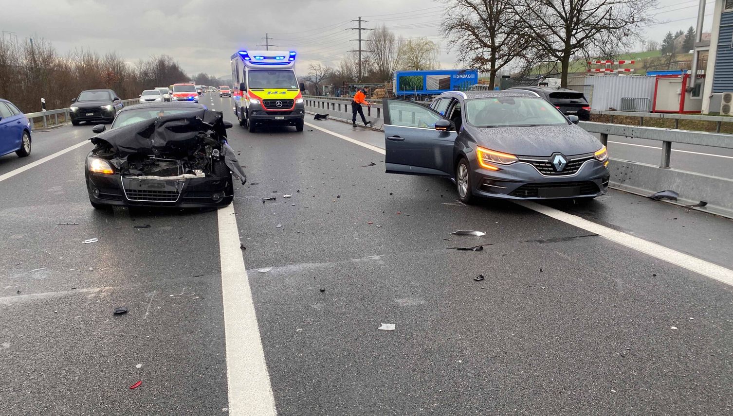 Zwei Unfälle in Zug: Verletzte und langer Stau
