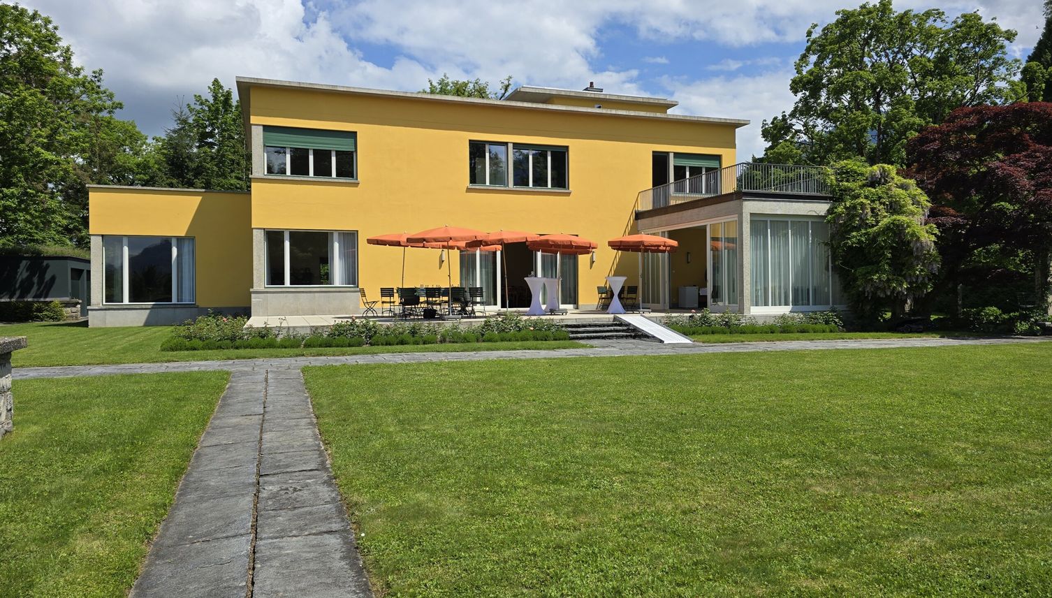 So sieht es im bisher exklusiven Park der Rachmaninow-Villa aus