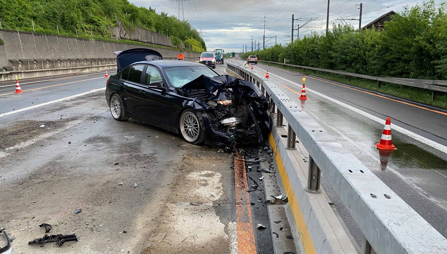 Kanton Zug: Baustelle brennt, Autos krachen ineinander