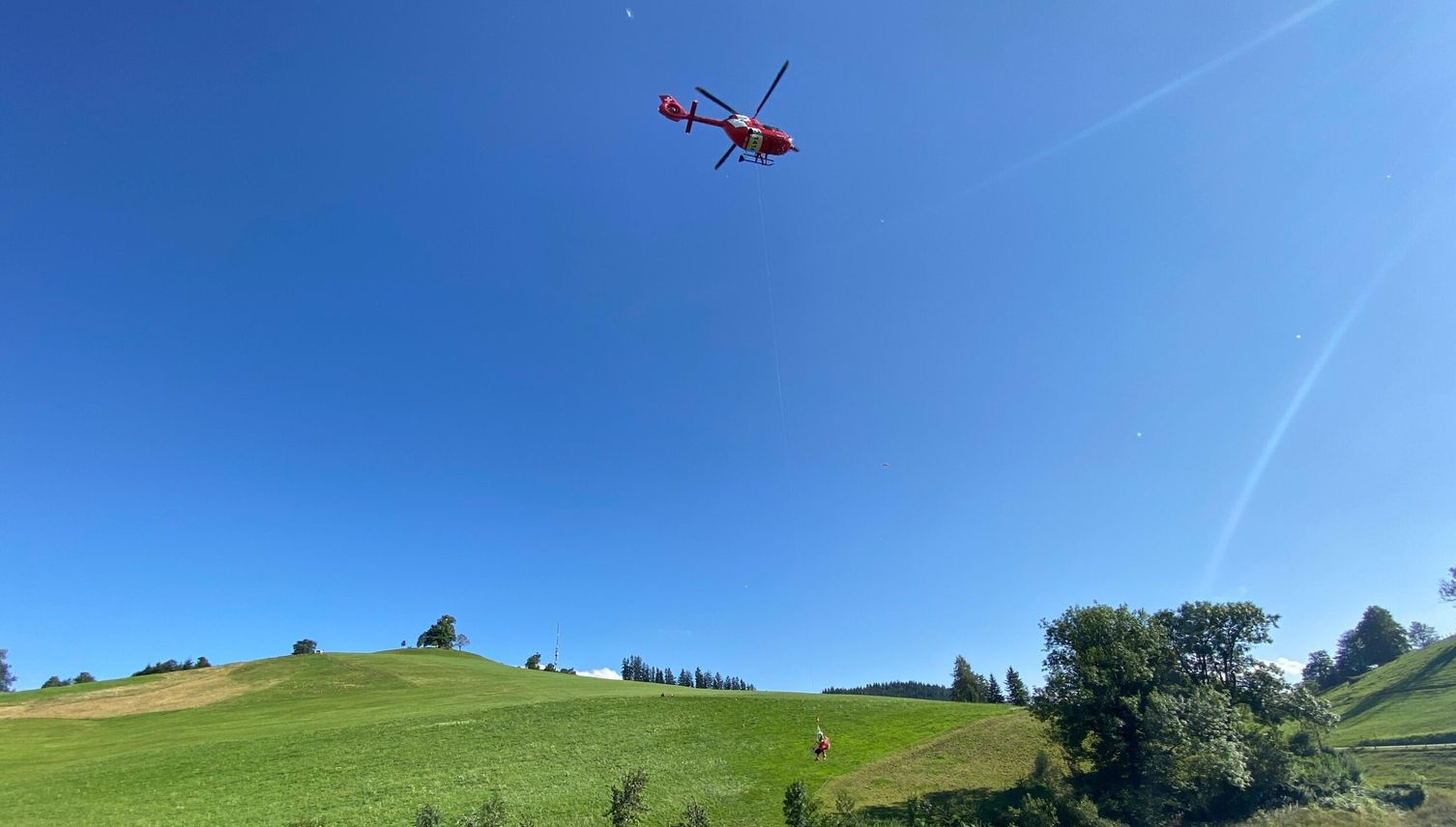 Rentner fliegt mit Gleitschirm vom Zugerberg und stürzt ab