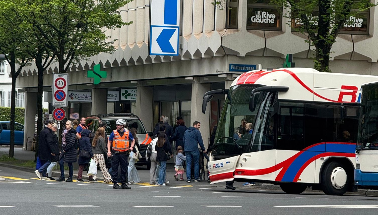 VBL-Bus kaputt – Polizei und Ambulanz vor Ort