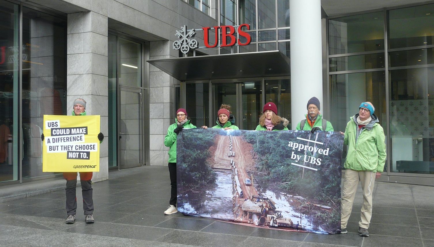 Darum demonstriert Greenpeace vor UBS-Filiale
