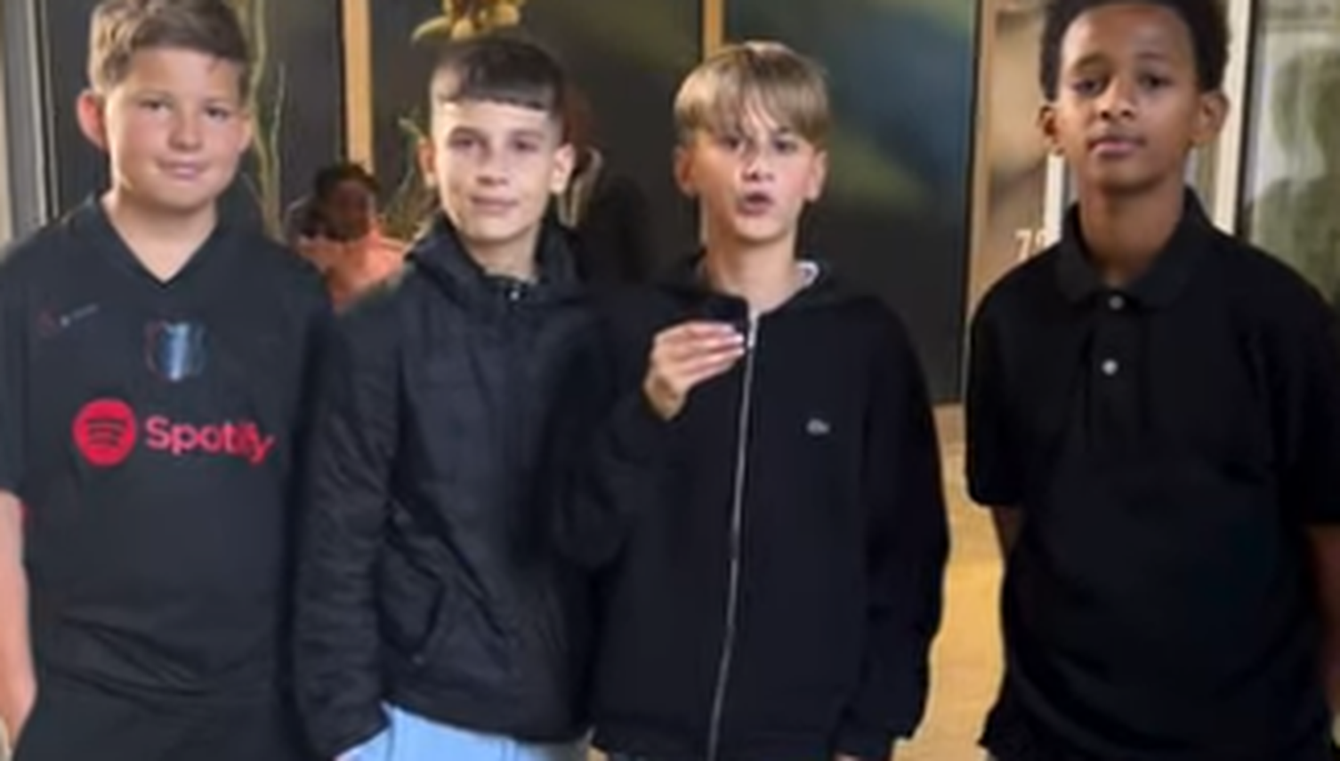 Dieses Video von vier Jungs im Emmen Center geht viral