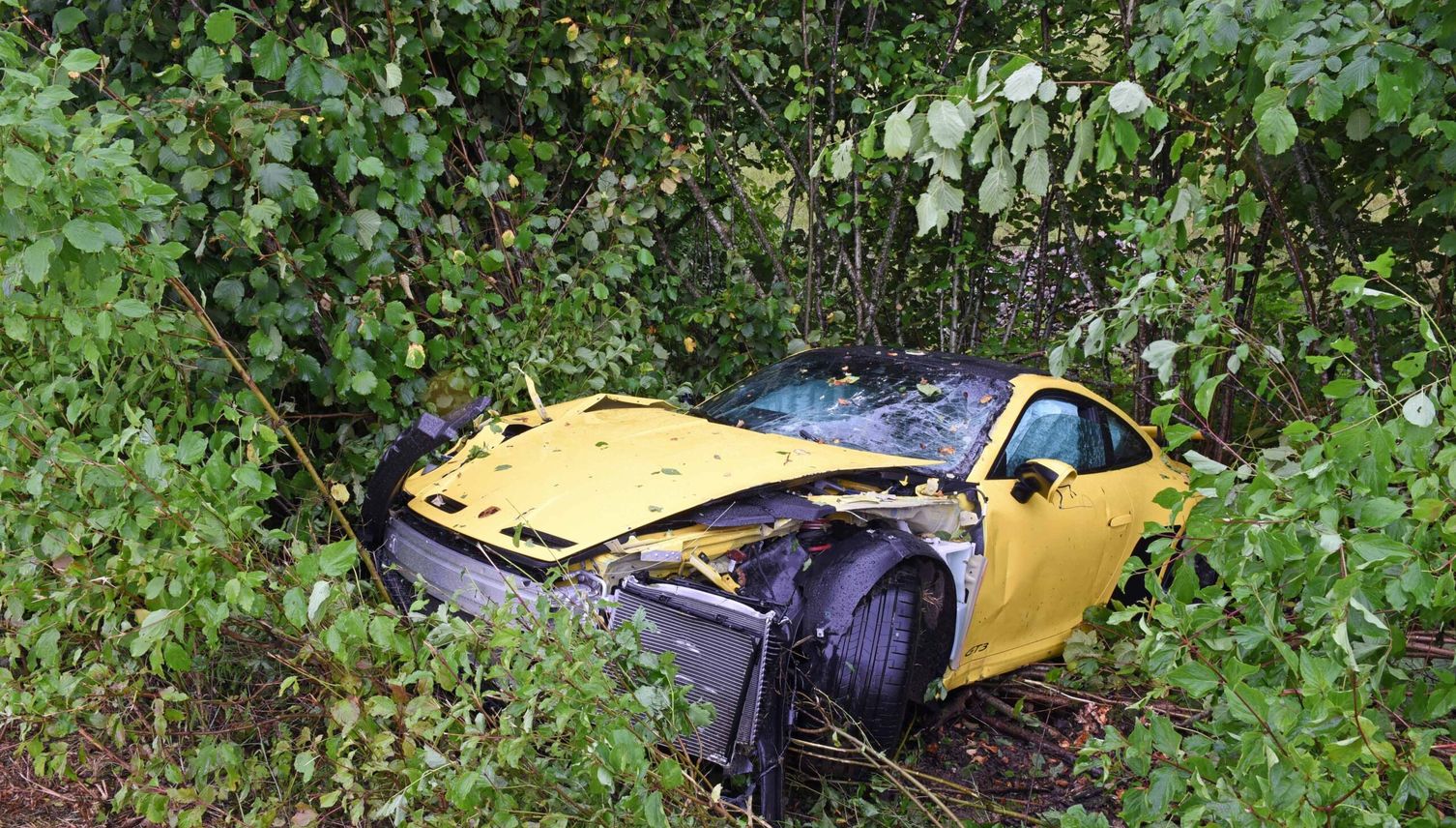 Unfall mit gelbem Sportwagen: 260 000 Franken geschrottet