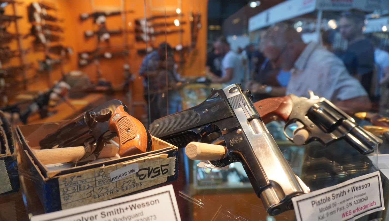 Warum junge Menschen an die Waffen-Sammlerbörse gehen