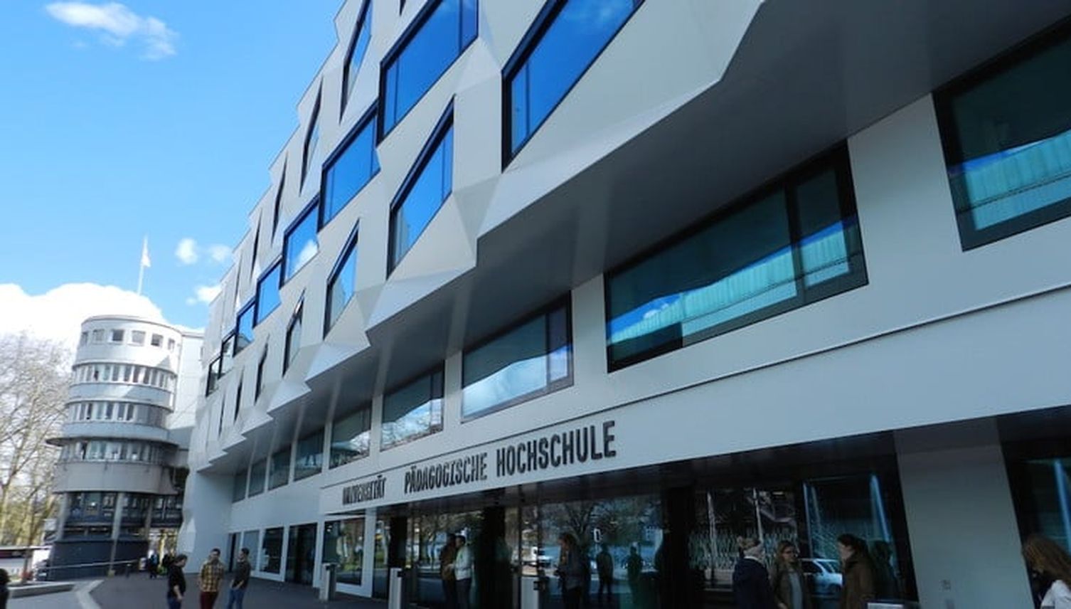 Uni Luzern ernennt vier Ärzte zu Professoren