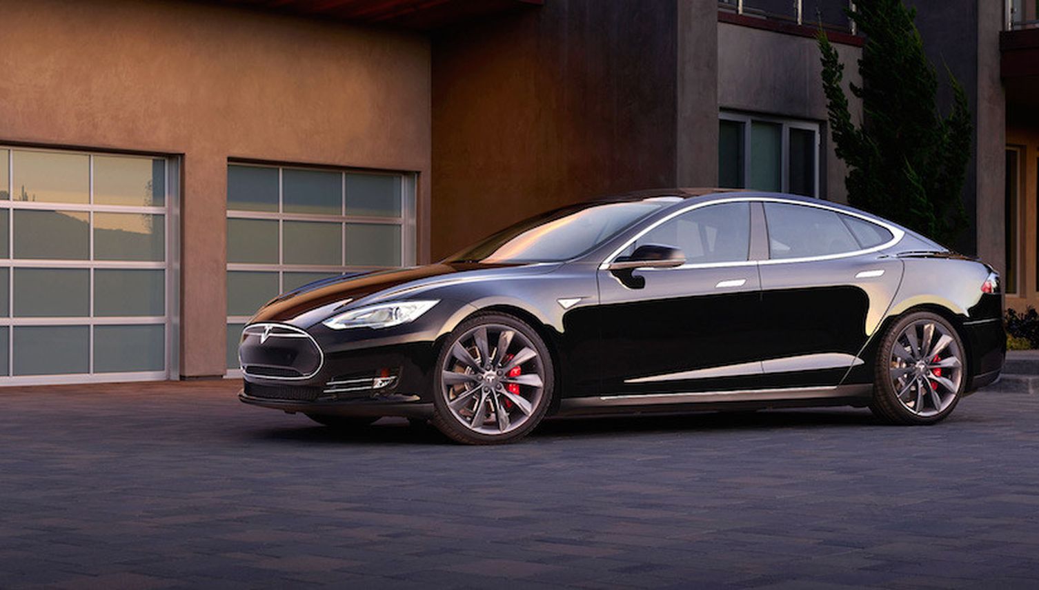 Tesla Motors zieht nach Cham