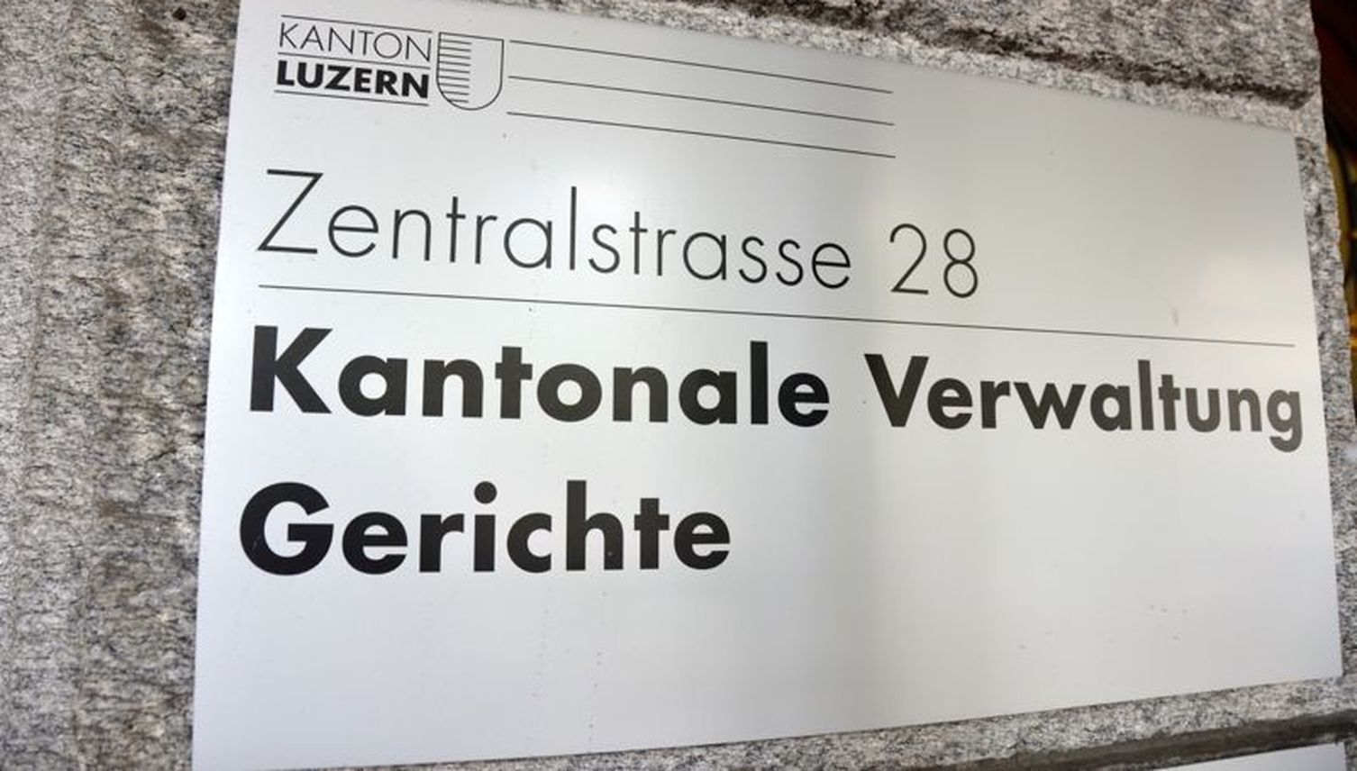 Kanton Luzern muss Kristallnacht-Twitterer entschädigen