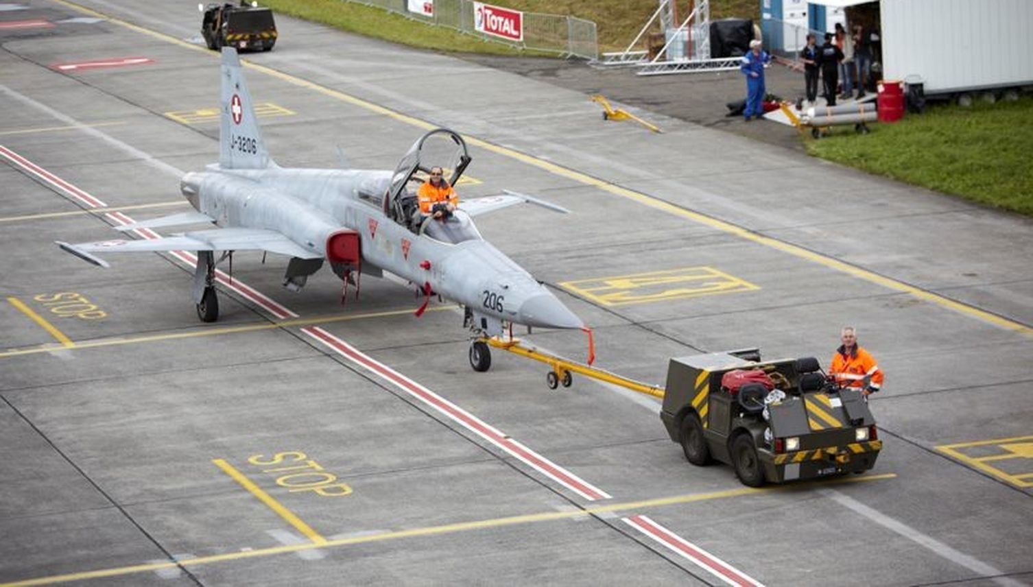 Turbulenzen um den Militärflugplatz Emmen