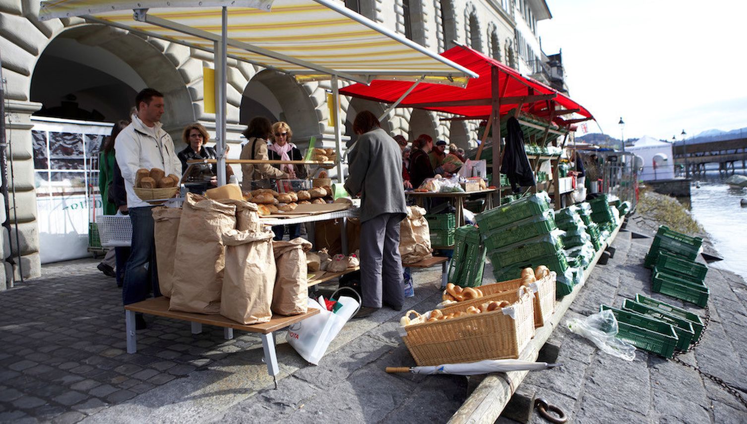 Wirtschaft fordert: Gebt eure Löhne in Luzern aus!
