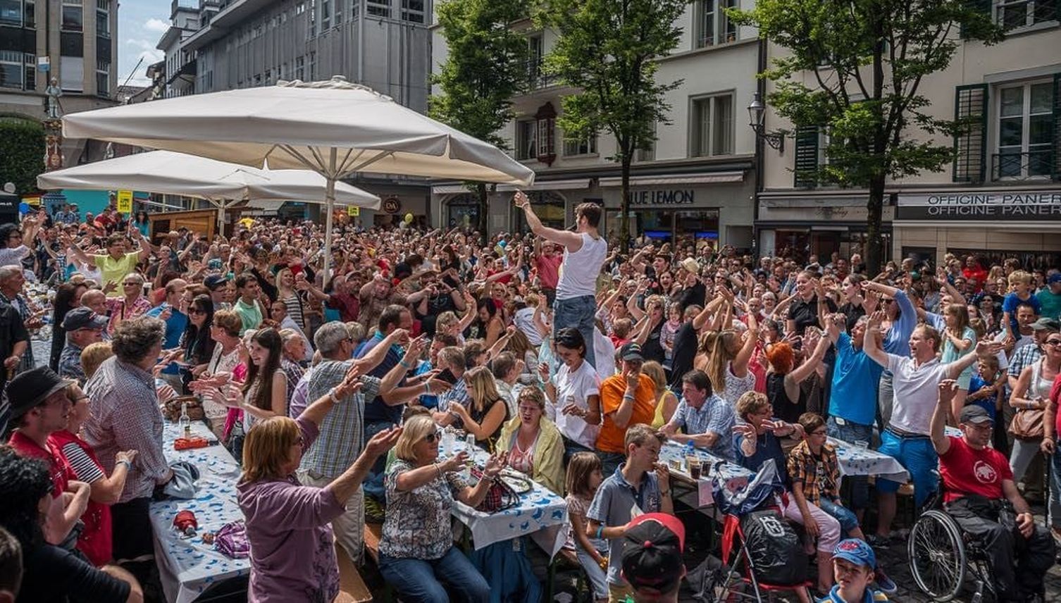 Bluffen in Luzern, demonstrieren in Zürich?