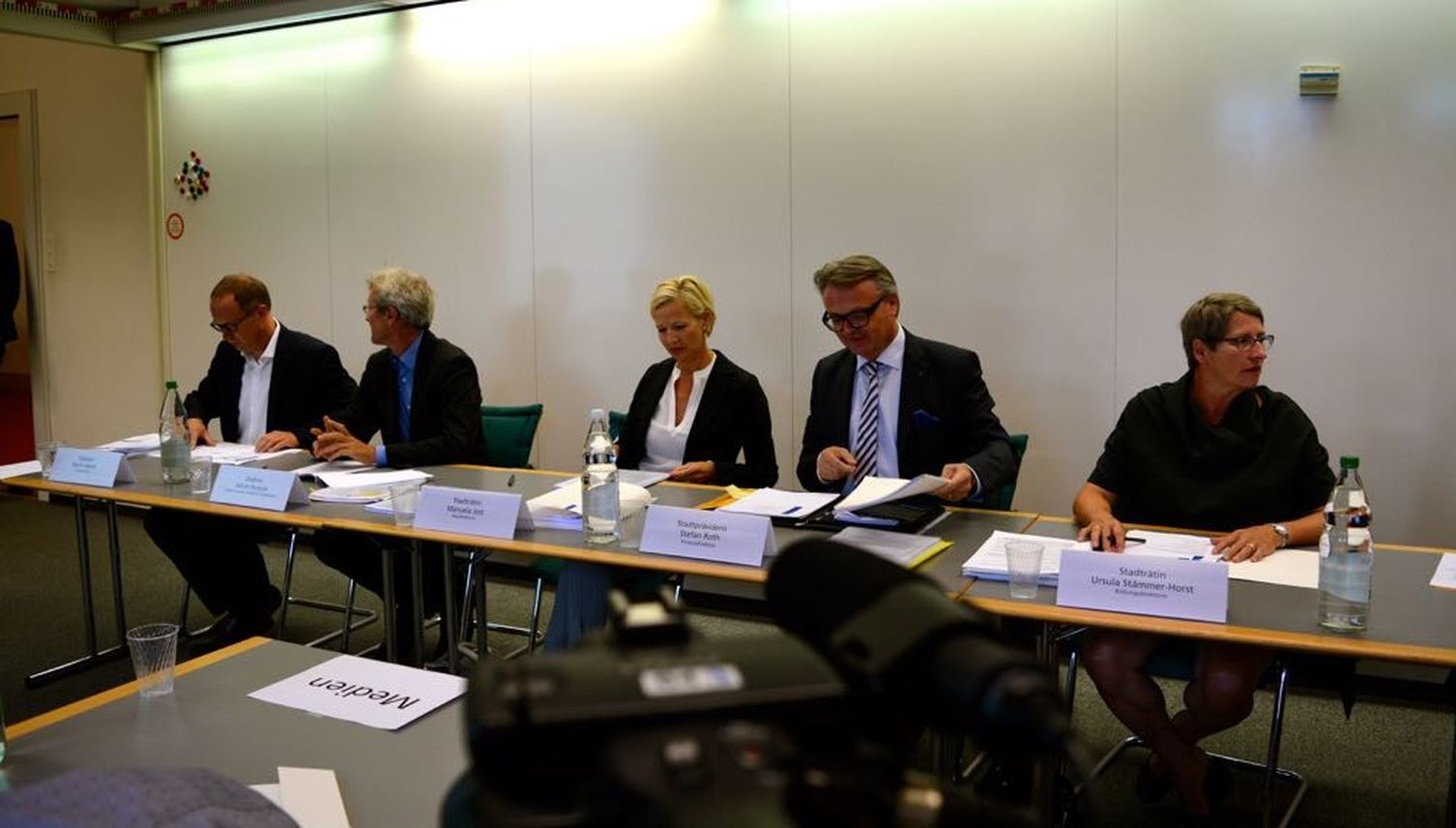 Applaus von rechts, Empörung von links