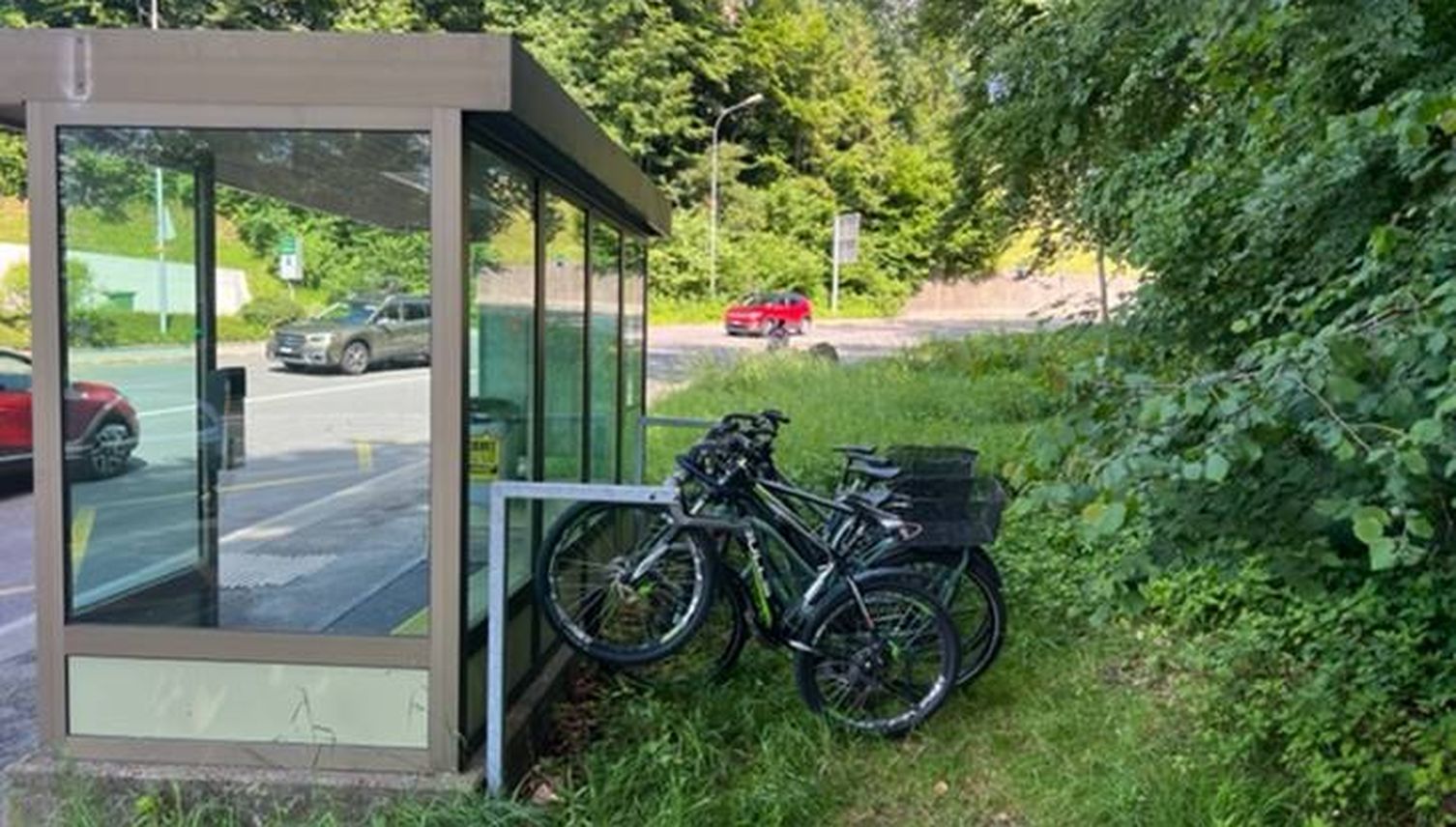 Menzingen lässt Velofahrerinnen im Regen stehen