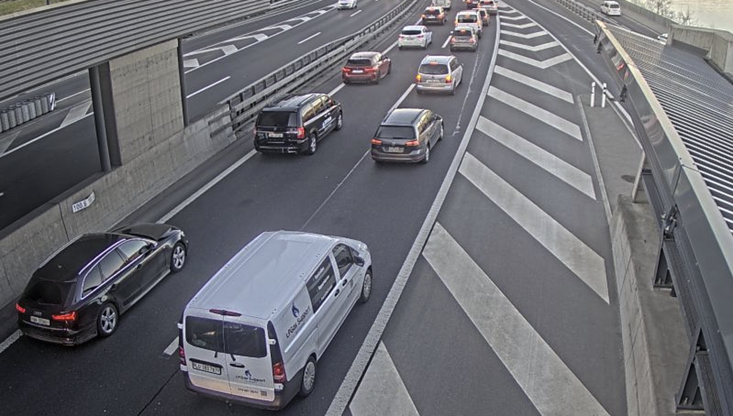 Unfall führt zu langem Stau auf Autobahn vor Luzern