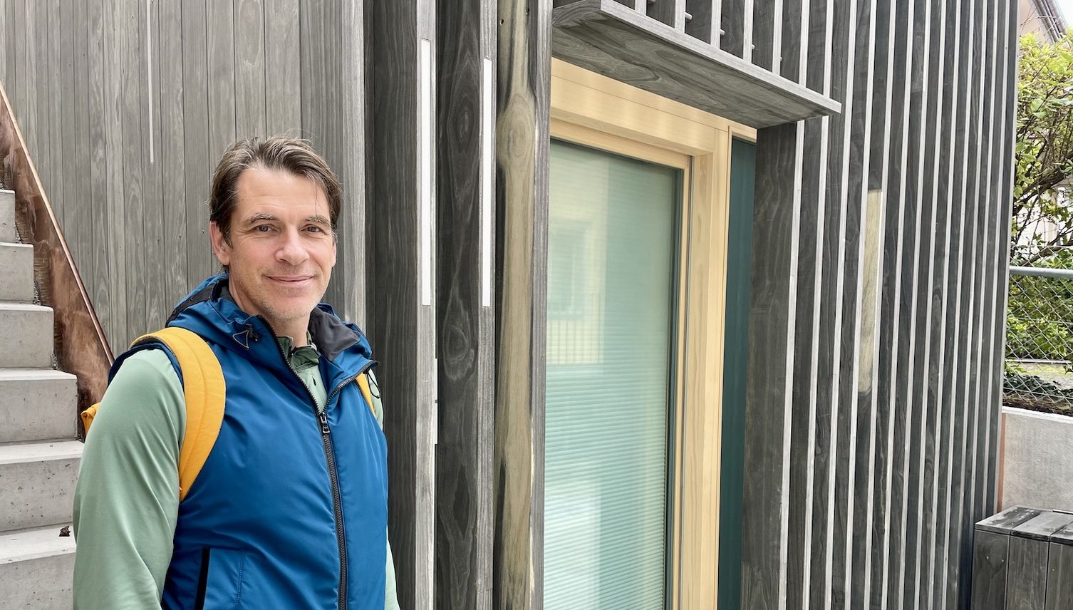 Mitten in Zug steht das wohl kleinste Wohnhaus der Schweiz