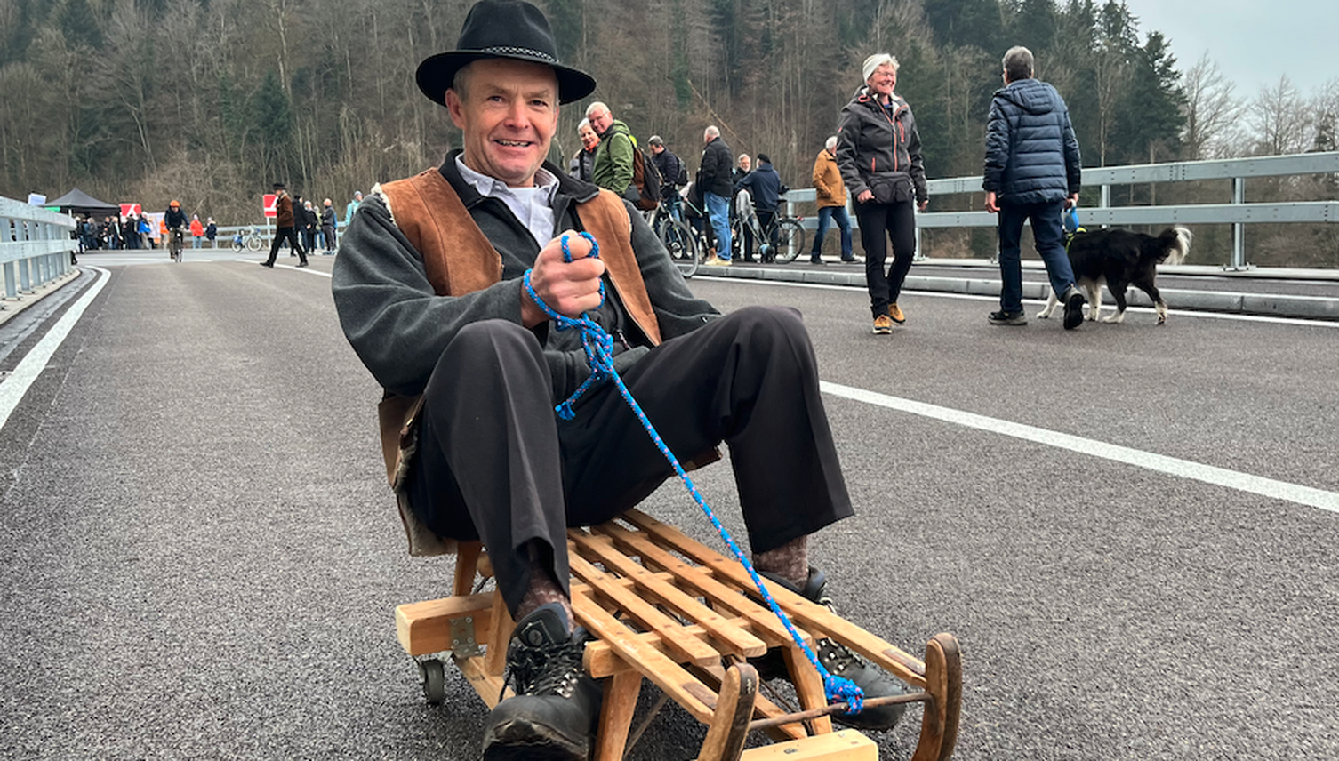 Mit dem Schlitten durchs Ränggloch – ganz ohne Schnee