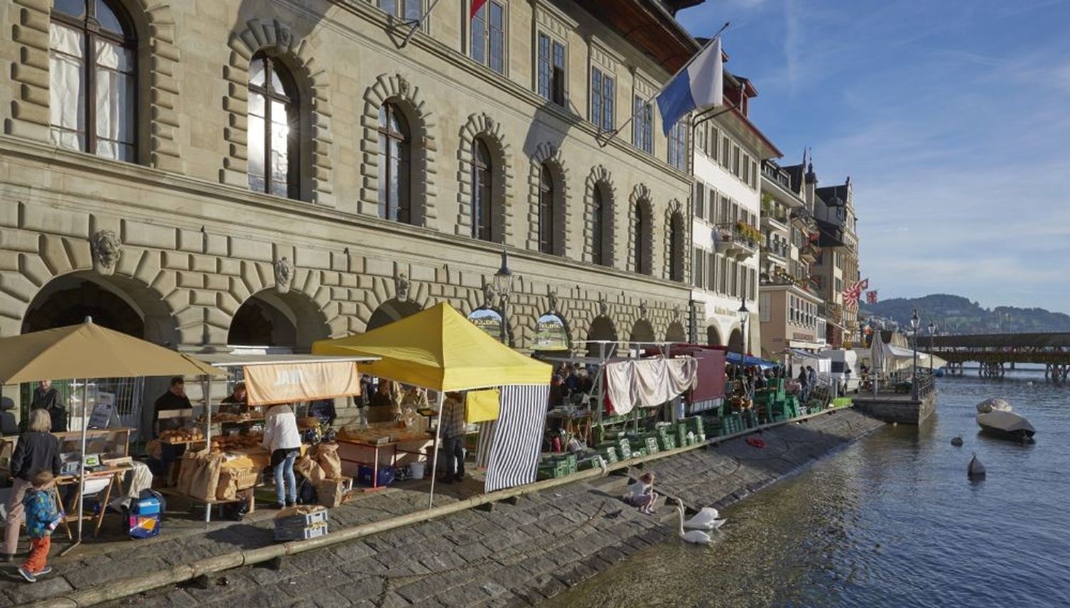 Der Luzerner Wochenmarkt vor Ostern