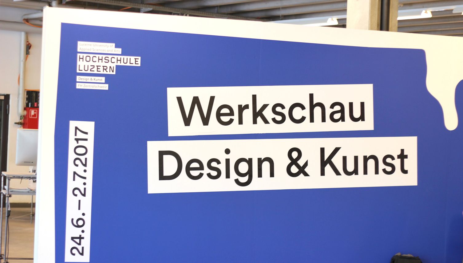 Frischgebackene Alumni laden ein