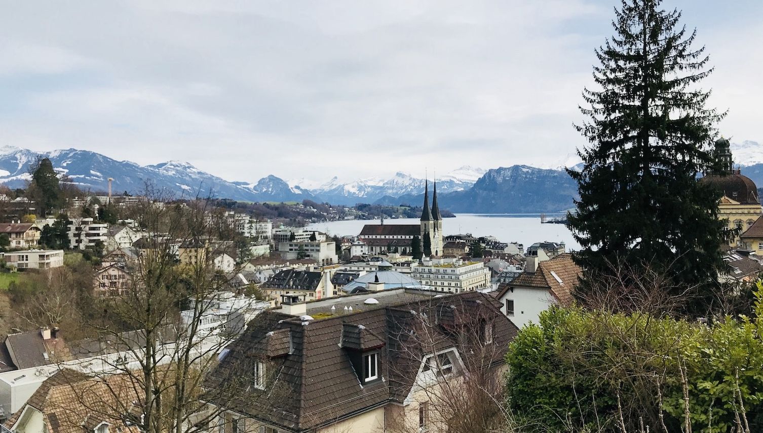 Studis der Uni Luzern, gebt das Pendeln auf!