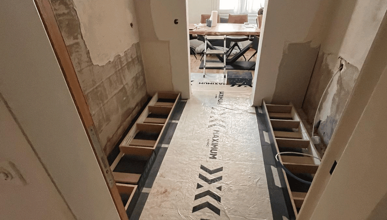 Mit Baby und Kleinkind im Küchen-Umbauchaos