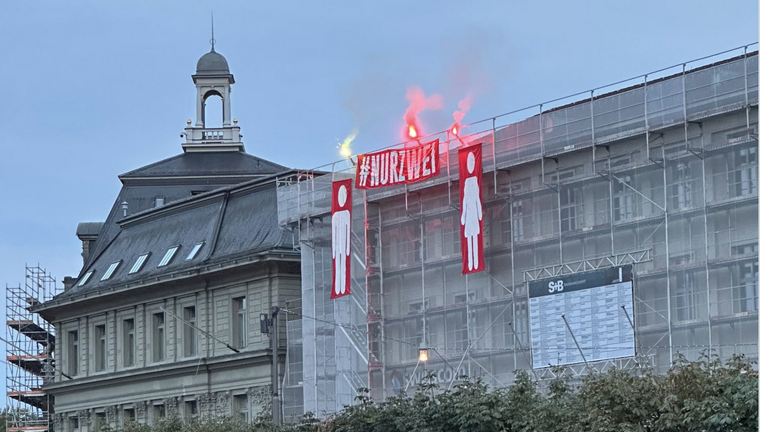 Plakate und Pyros gegen Luzerner «Pride»