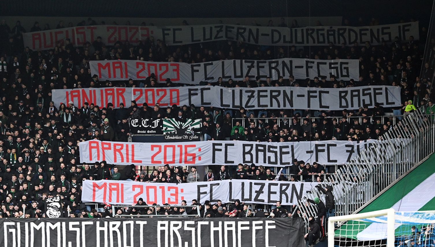 So protestieren St. Galler Fans in Luzern gegen Gummischrot