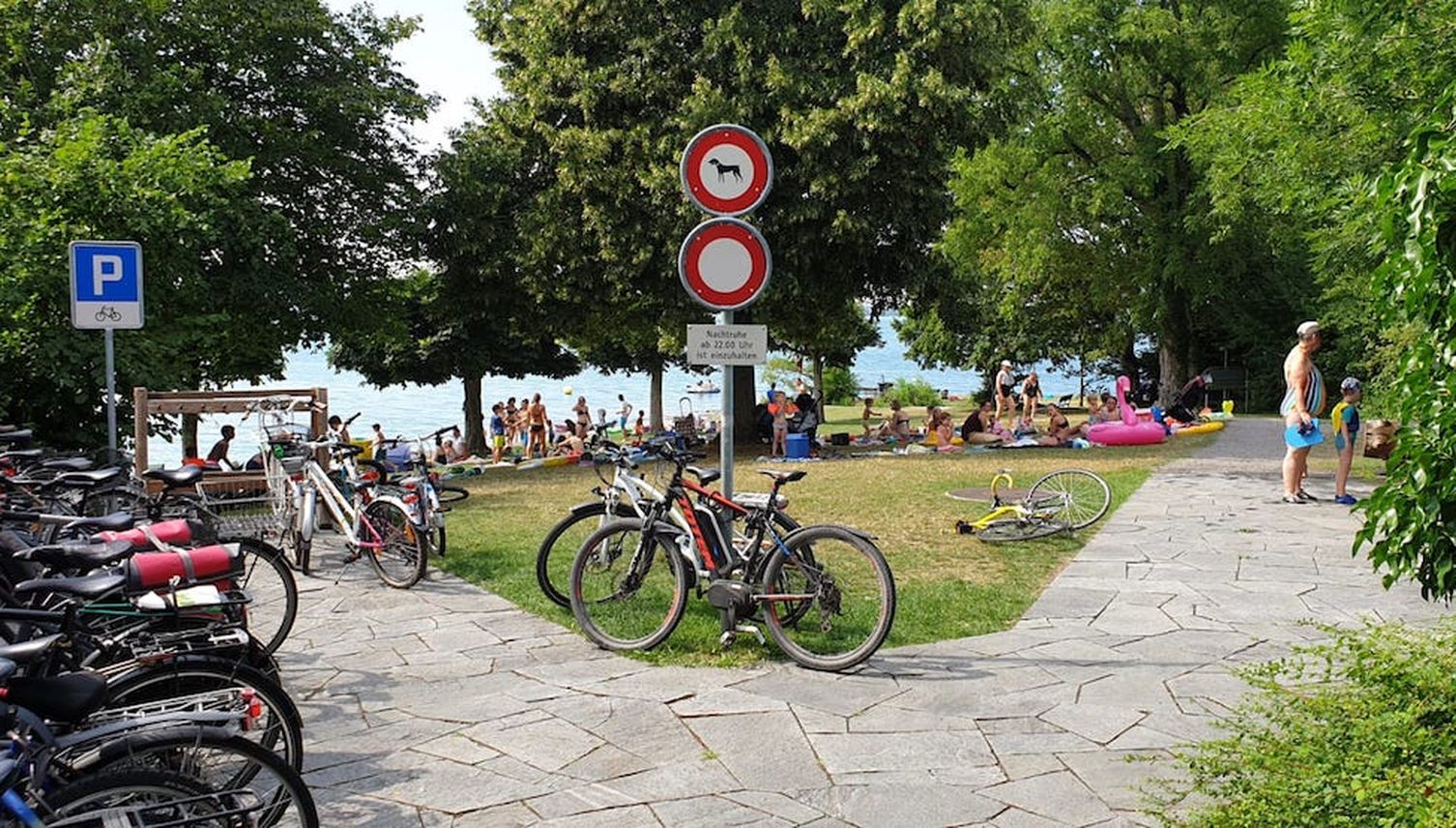 Wenn der See lockt, werden Zuger Quartiere vollparkiert