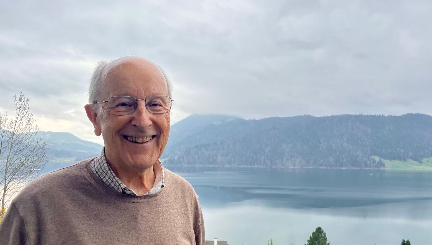 Zuger Arzt ist über 80 Jahre alt – und macht weiter