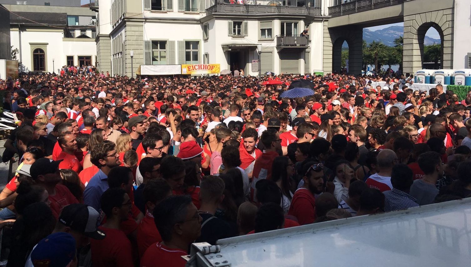Ganz Luzern war bereit für das grosse Fussballfest – nur die Nati nicht
