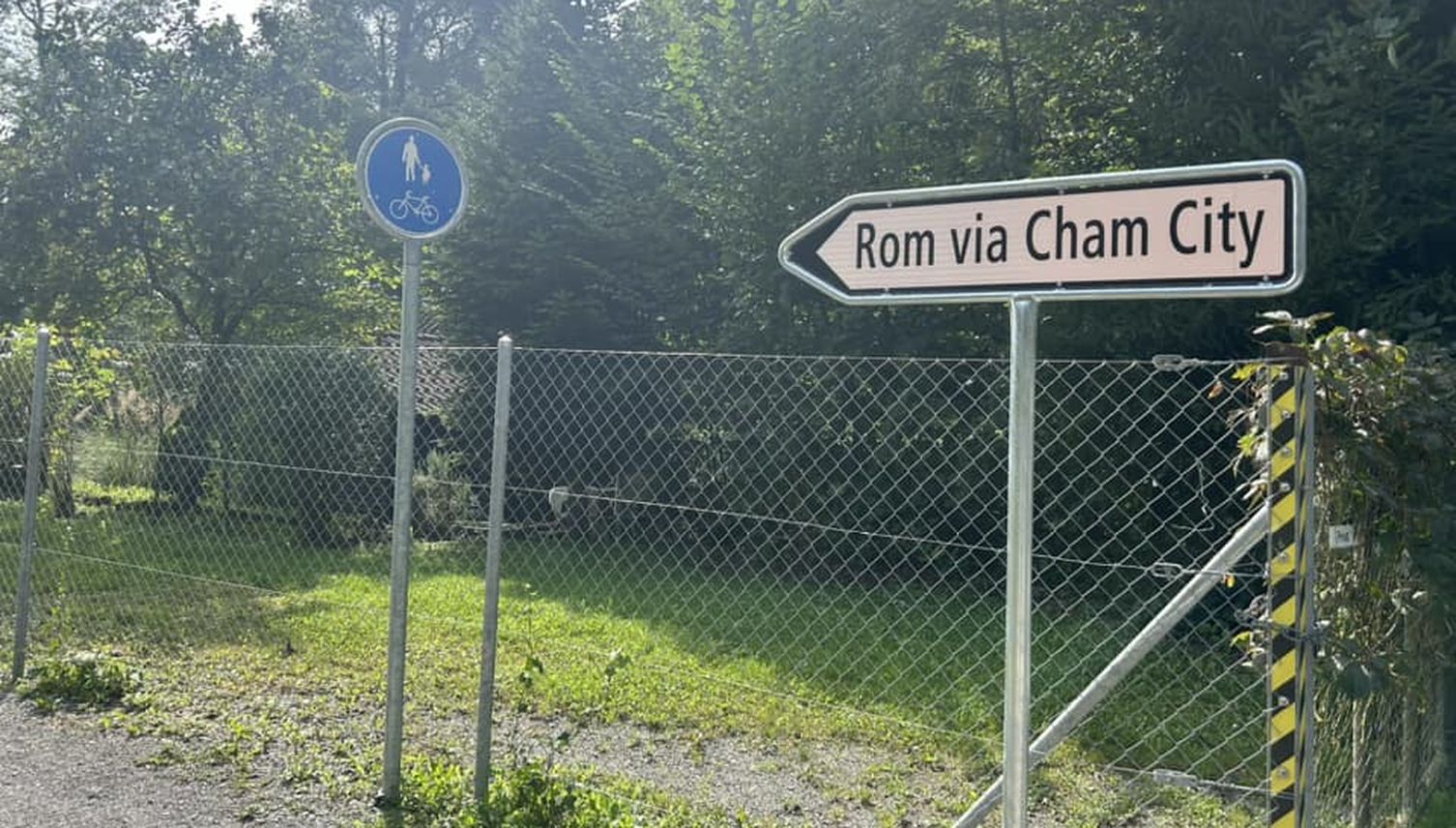 Cham: Jetzt ist das Rätsel um mysteriösen Wegweiser gelöst