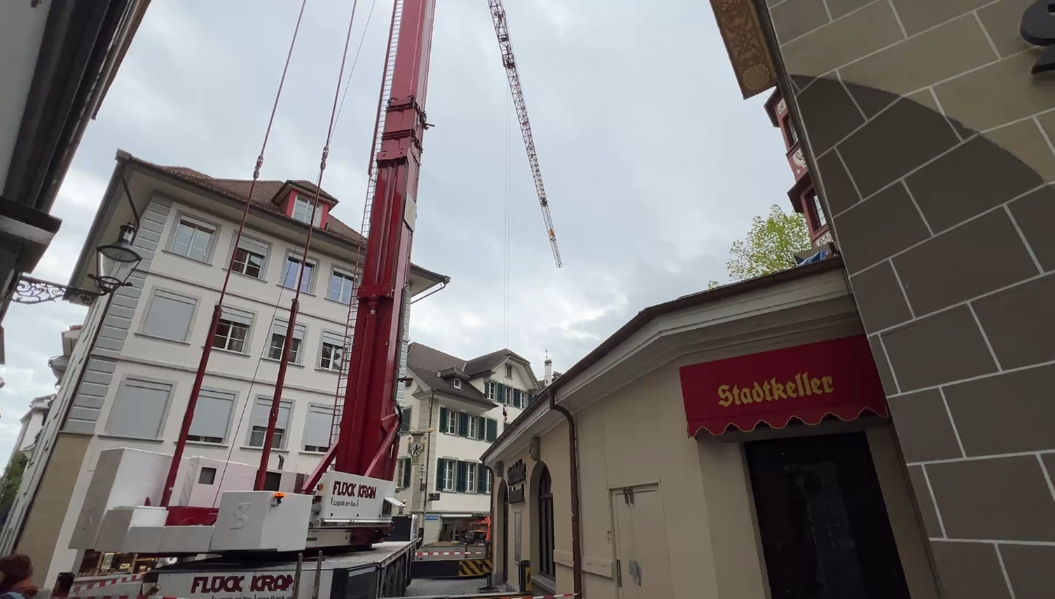 Darum steht ein riesiger Kran  mitten in Luzern