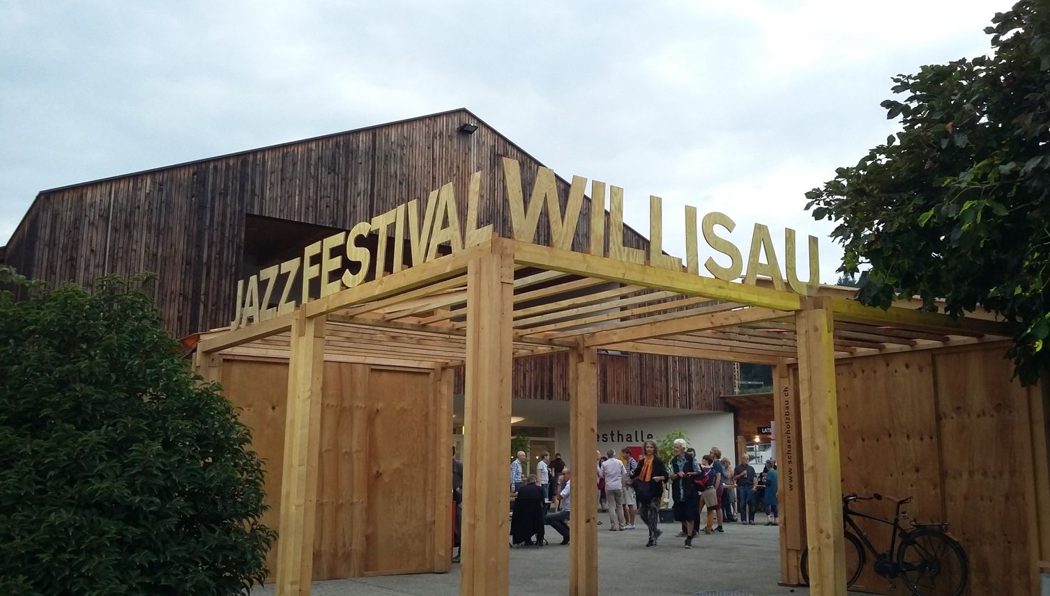Keine leichte Kost zum Festivalauftakt