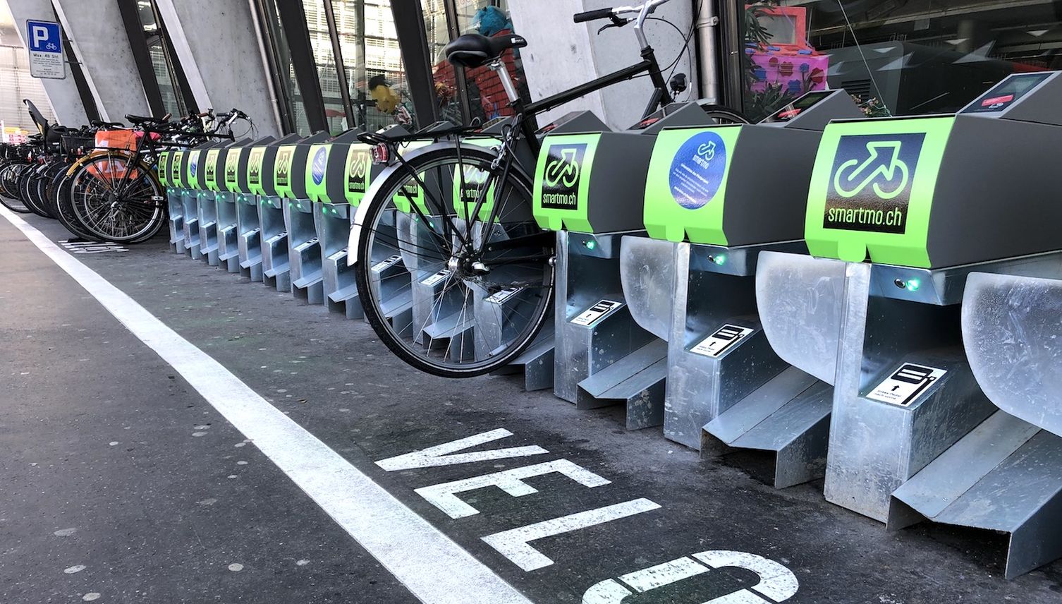 Leere smarte Velo-Parkplätze in Luzern: «Vielleicht sind wir zwei Jahre zu früh»