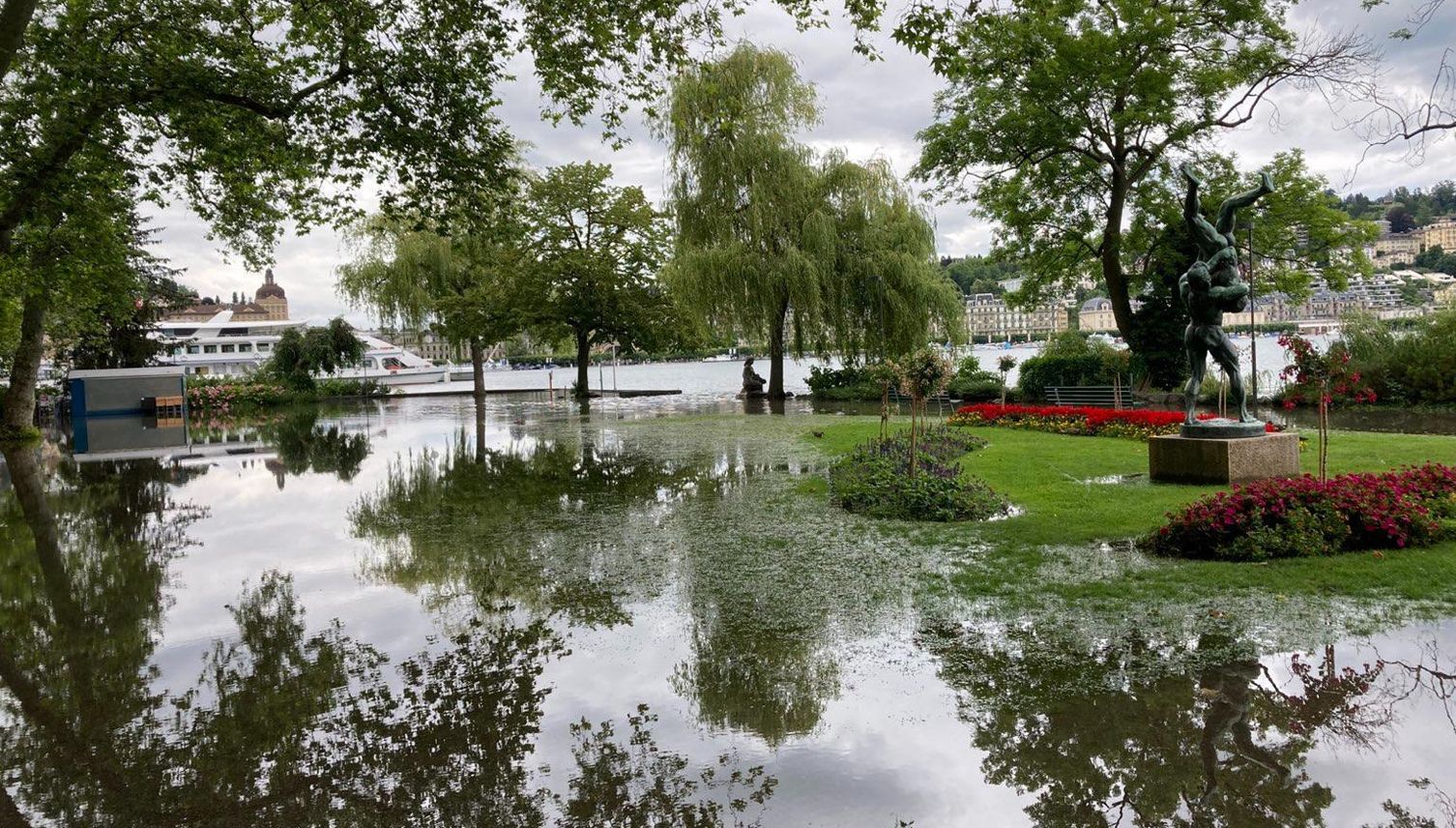 Brücken zu: Die neusten Bilder vom Hochwasser in Luzern
