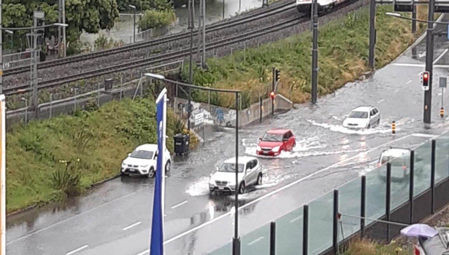 Feuerwehr wegen Hochwasser von See und Reuss im Dauereinsatz