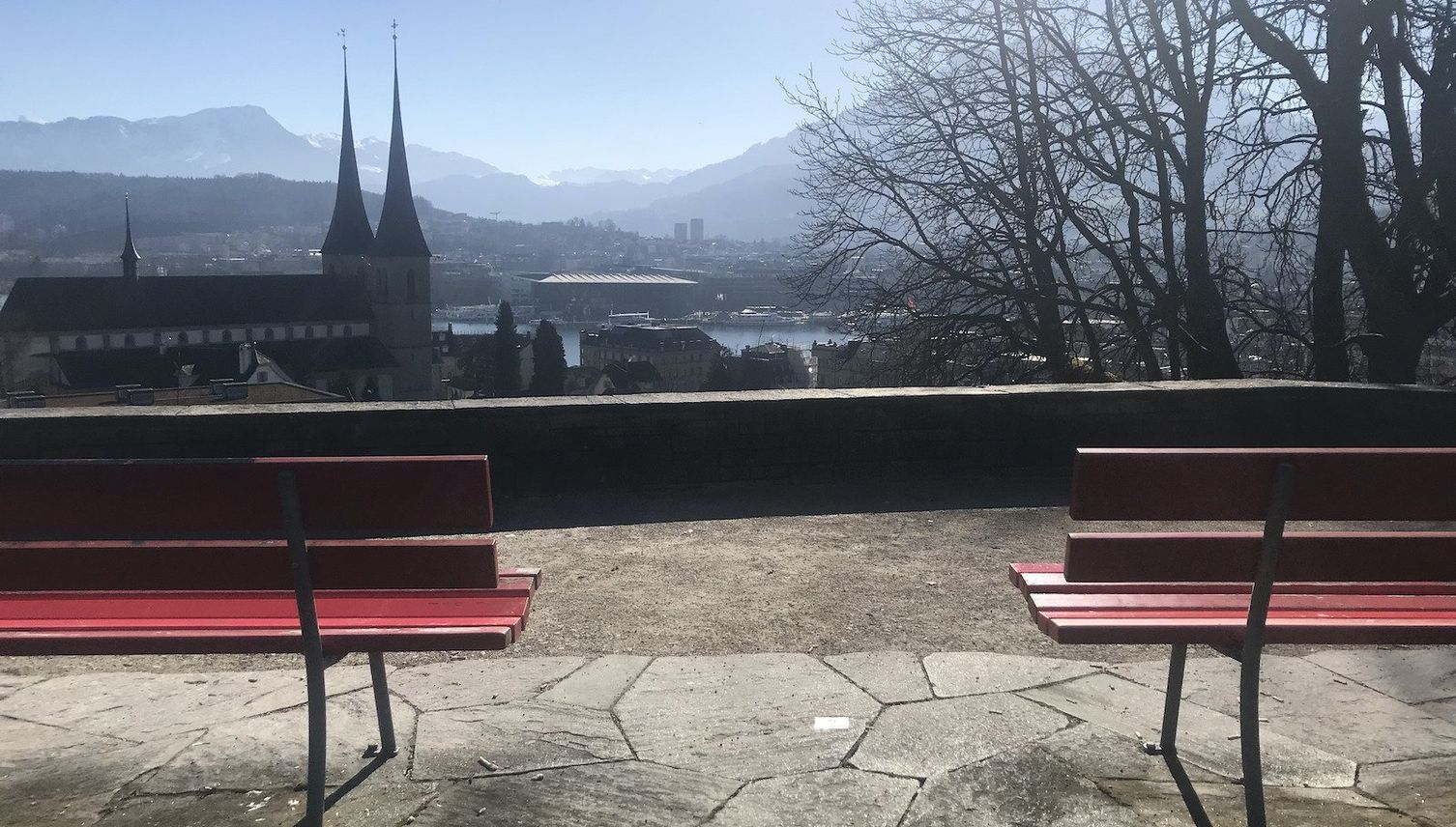 Wo thront dieses «Sitzbänkli» in der Stadt Luzern?
