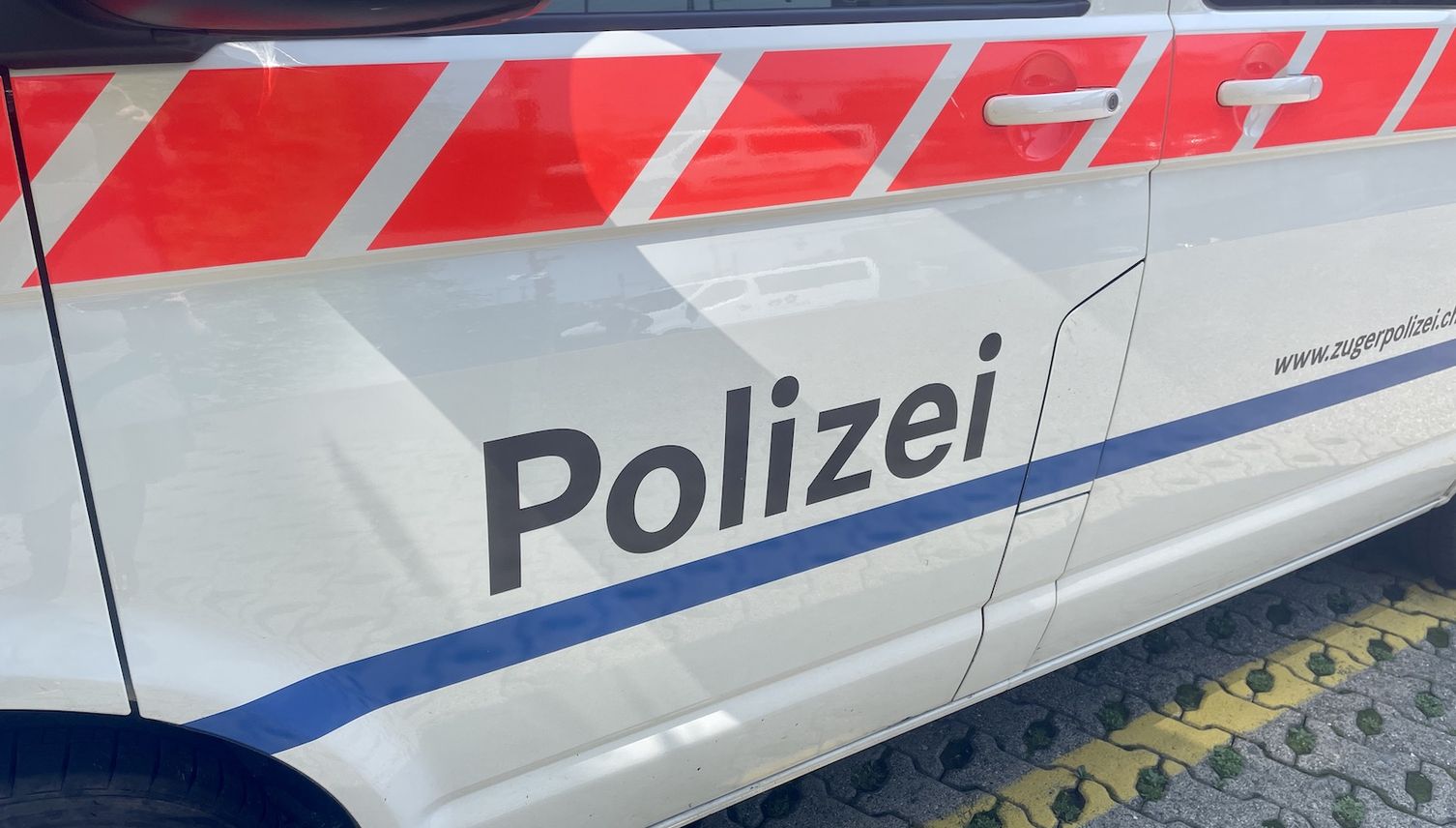 Zuger Polizei: Diebstähle aus Fahrzeugen häufen sich